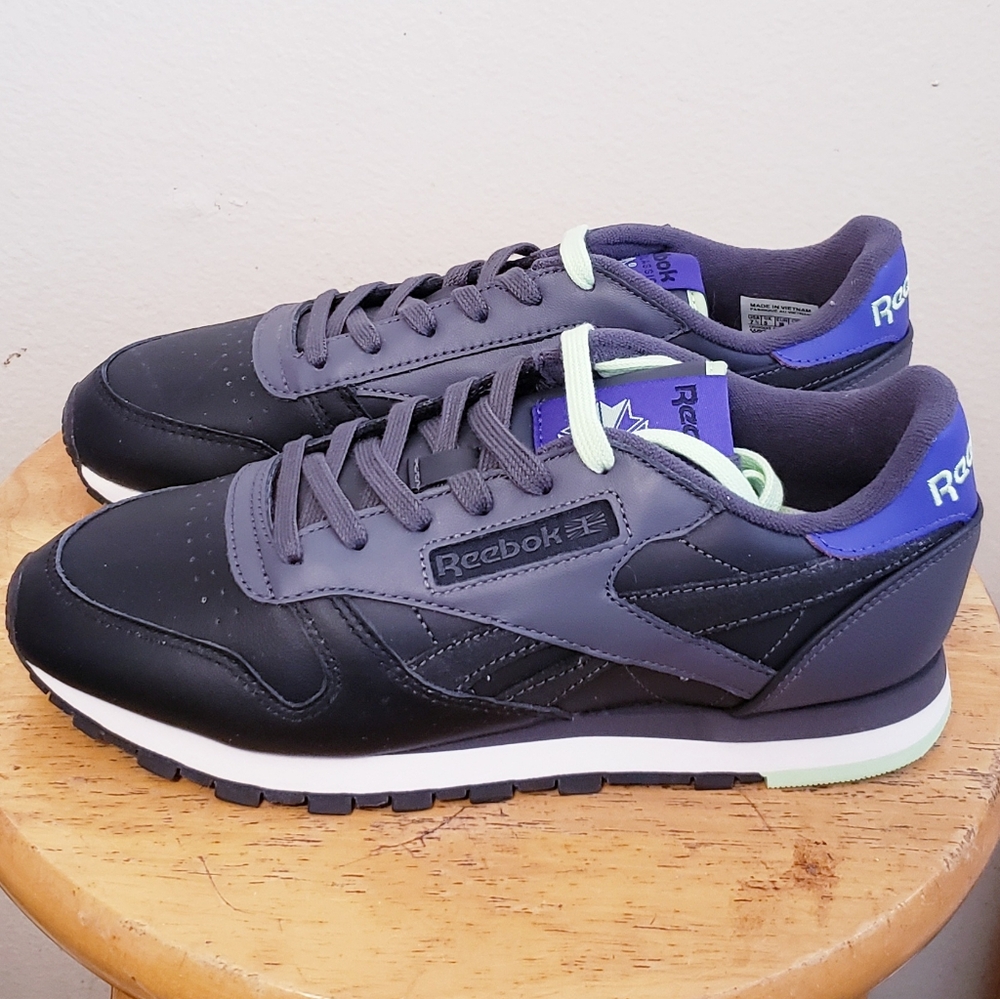 Reebok Womans Classic Suede & Leather Dark Grey Athletic Sneakers - Picture 1 of 6
